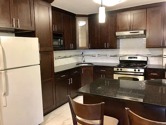 Rented by Chase Global Realty Corp | media 6