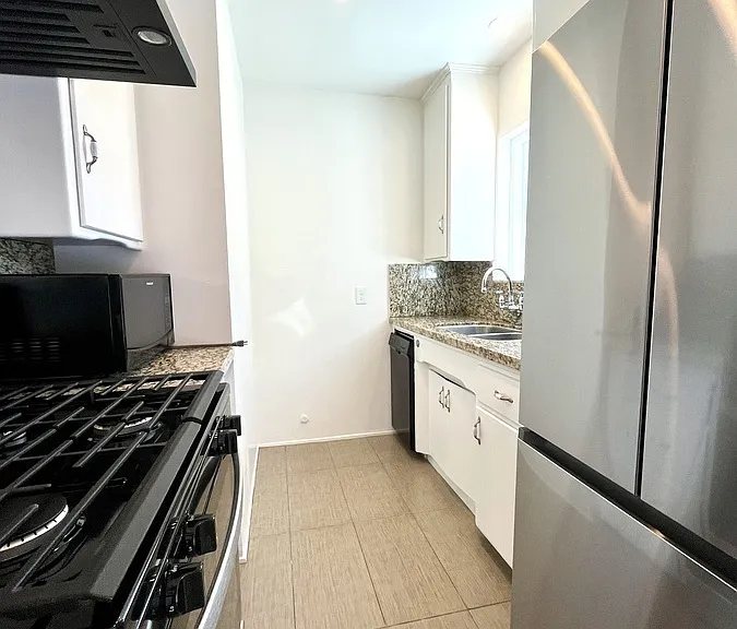 876 Manhattan Beach Blvd #2 — Photo 23