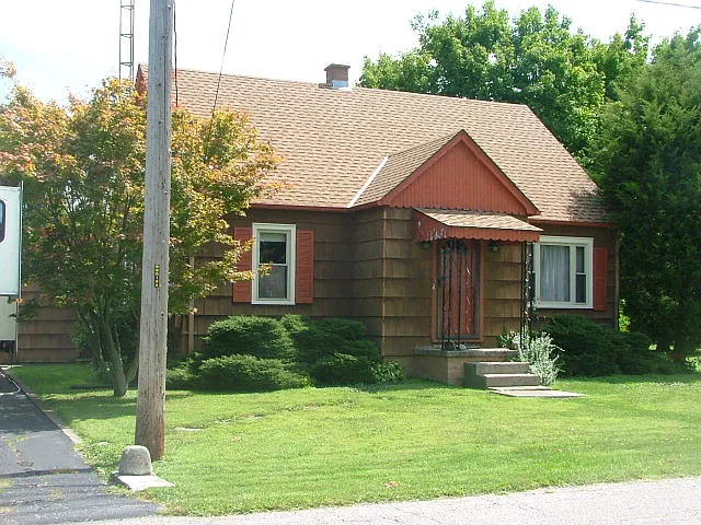 525 John St photo 1
