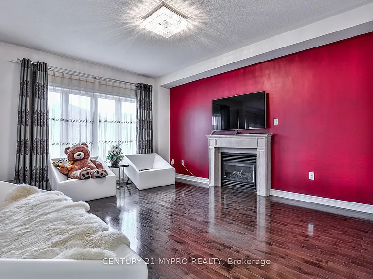 431 Woodspring Ave E — Photo 12