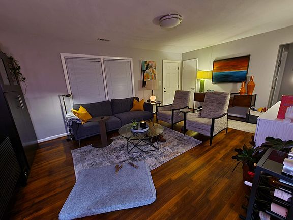 3rd image of 3026 Lorraine Ave #B