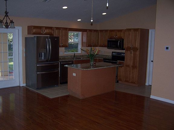 3rd image of 8345 Amendola Ave
