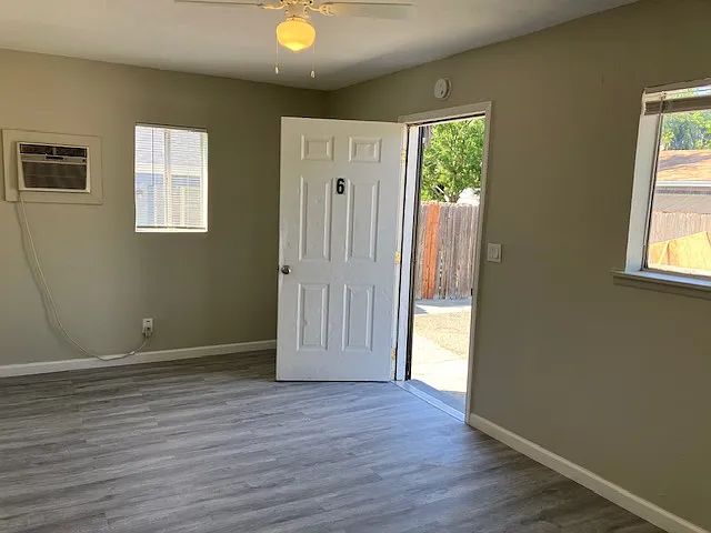 1111 Holly Ave #6 — Photo 3