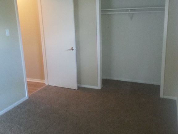 4th image of 2037 Avis Cir
