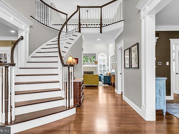 3rd image of 306 Rose Glen Ln
