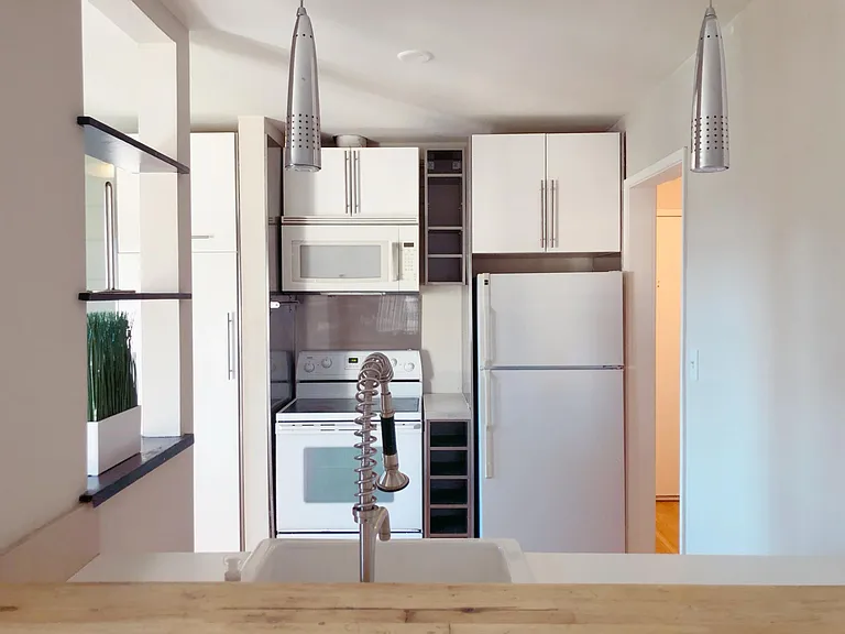 2201 Virginia St — Photo 3