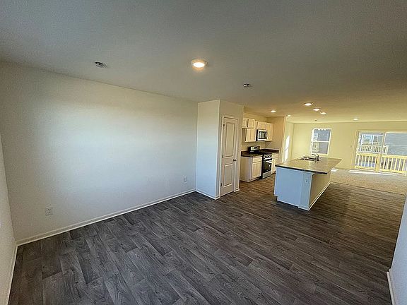 3rd image of 864 Briar Glen Ct