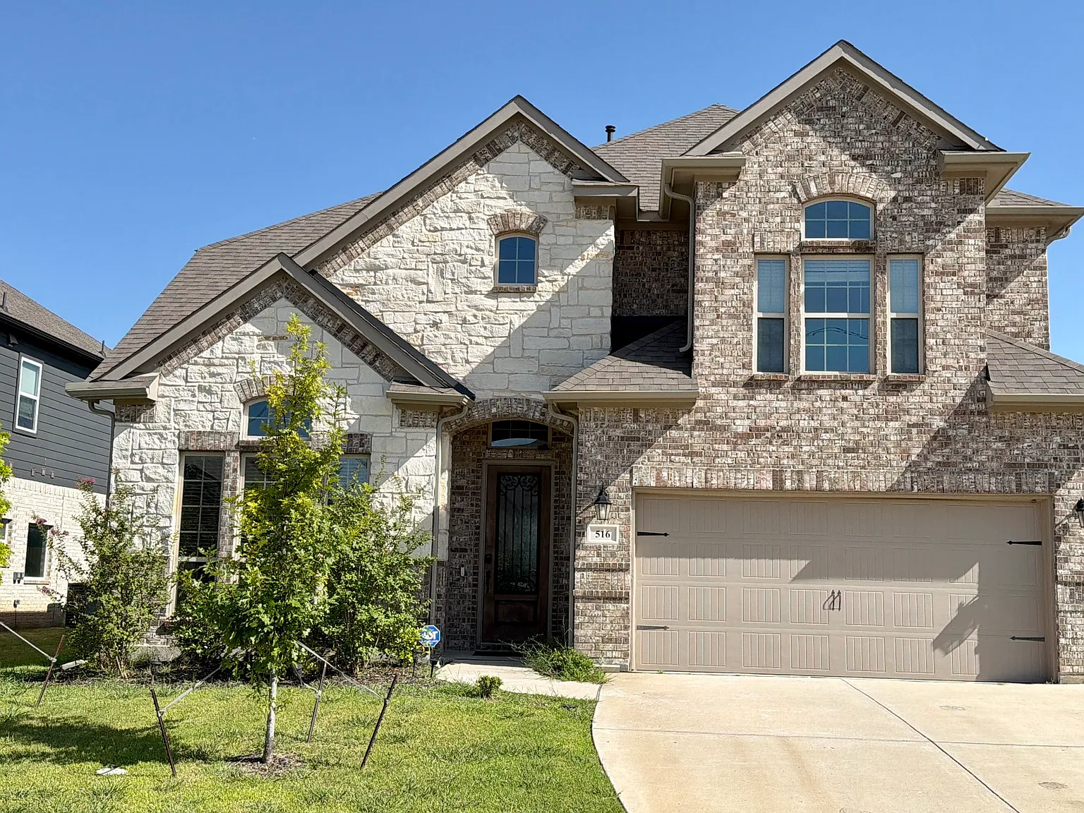 5 bed, 2.5 bath, 3072 sqft, $3,750 — Photo 1