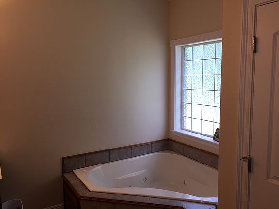 4th image of 238 Lincoln Dr