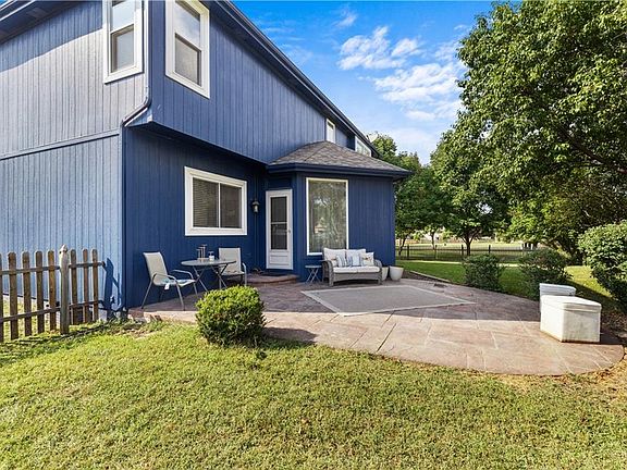 5th image of 5920 NE Coral Cir