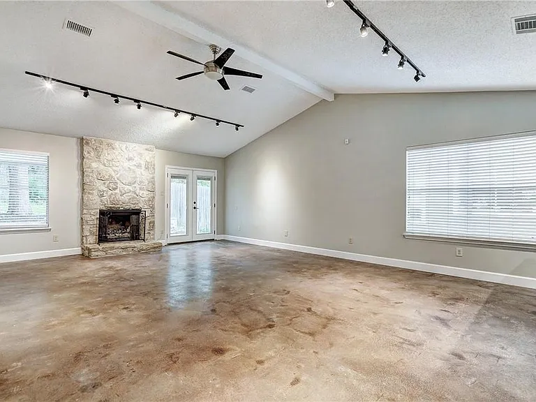 6009 Avery Island Ave — Photo 5