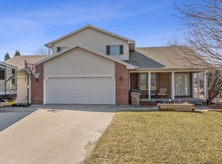 5895 E Oakwood Dr, Pleasant Hill, IA 50327