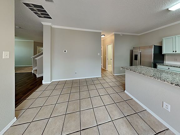 3rd image of 212 Lincoln Ln