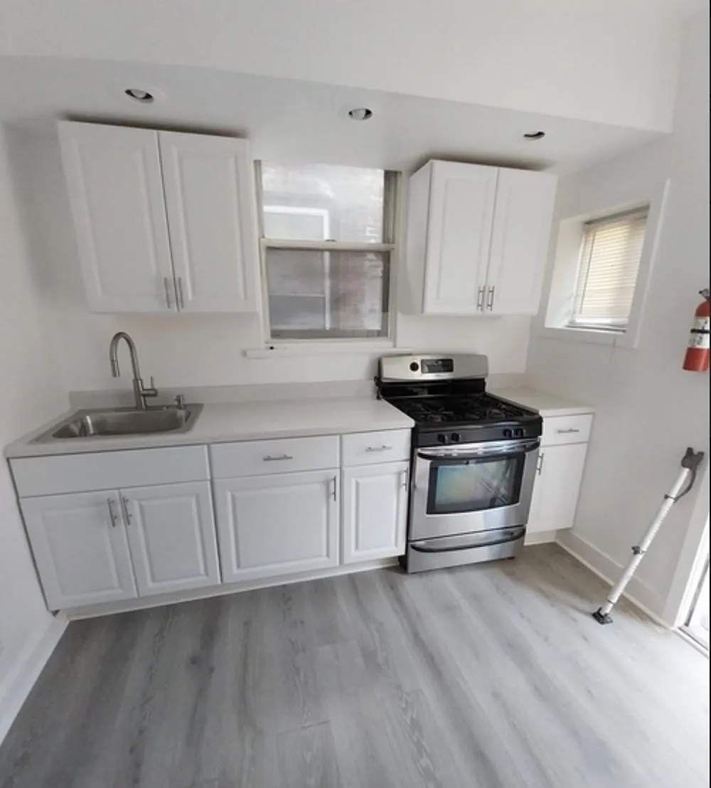 3 bed, 1.0 bath, 1000 sqft, $910 — Photo 4