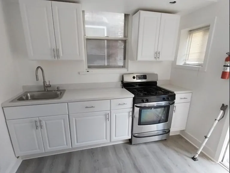 Kitchen w/ refrigerator