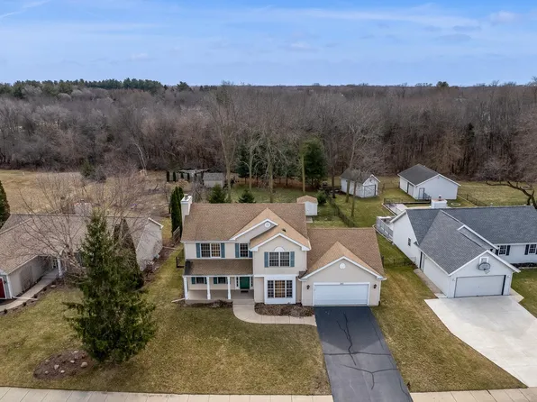 243 Teakwood Rd, Machesney Park, IL 61115