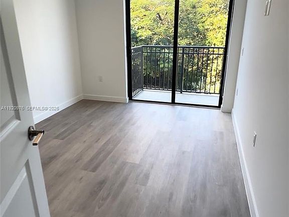 4th image of 20 NE 19th Ave #302