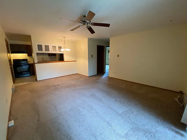 1453 S Carriage Ln — Photo 3
