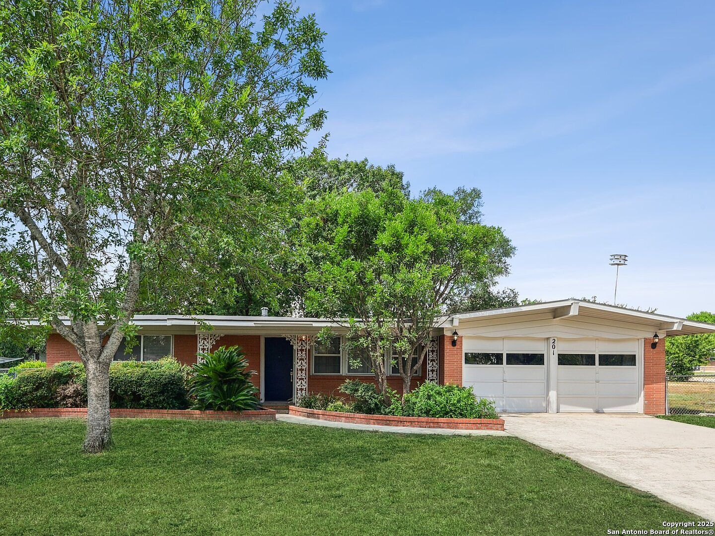201 Trudy Ln, Universal City, TX 78148 | Zillow