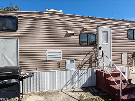 2nd image of 305 Shoreline Dr