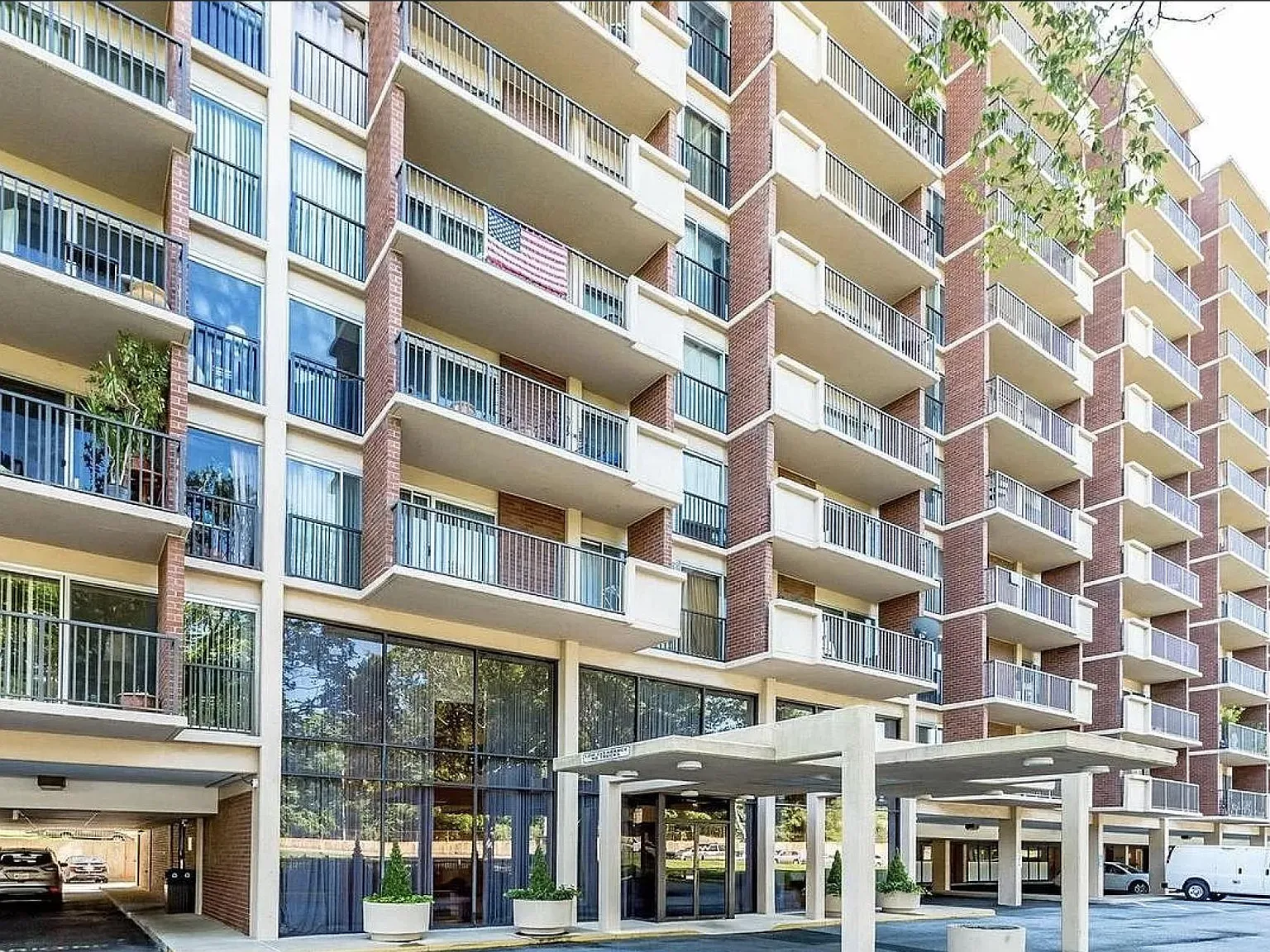 1 bed, 560 sqft, $1,950 — Photo 2