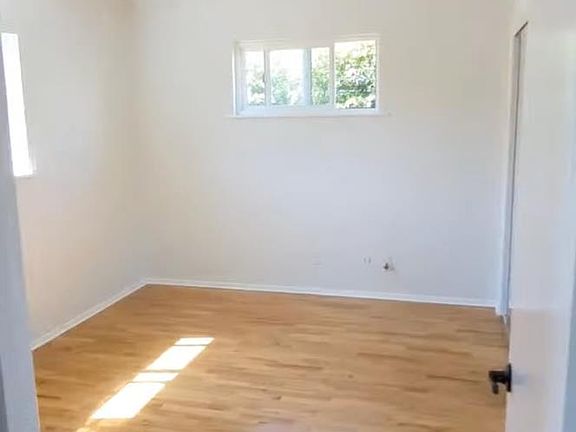 5th image of 521 Darwin St