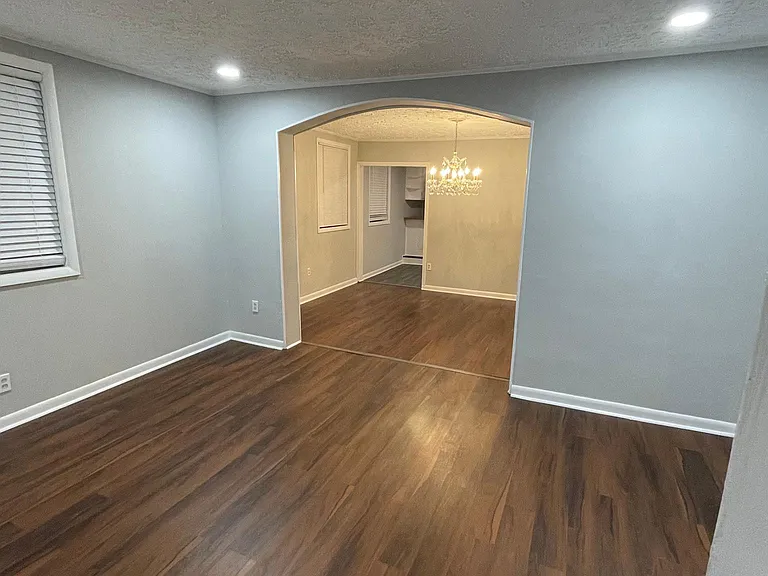 919 Carter St — Photo 10