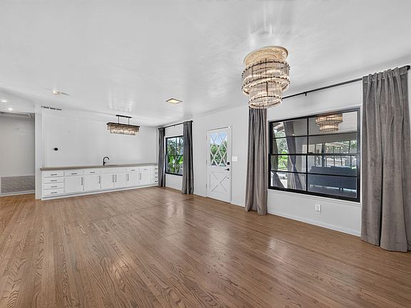 2nd image of 614 N Glendora Ave