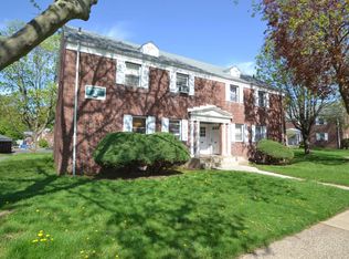 17C Redfield Vlg #3, Metuchen, NJ 08840