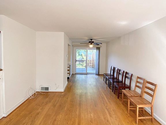 3rd image of 524 E Nelson Ave