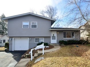 114 E Oak St, Lake In The Hills, IL 60156