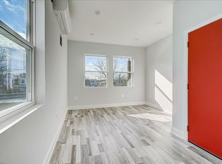 906 S 51st St FLOOR 3, Philadelphia, PA 19143