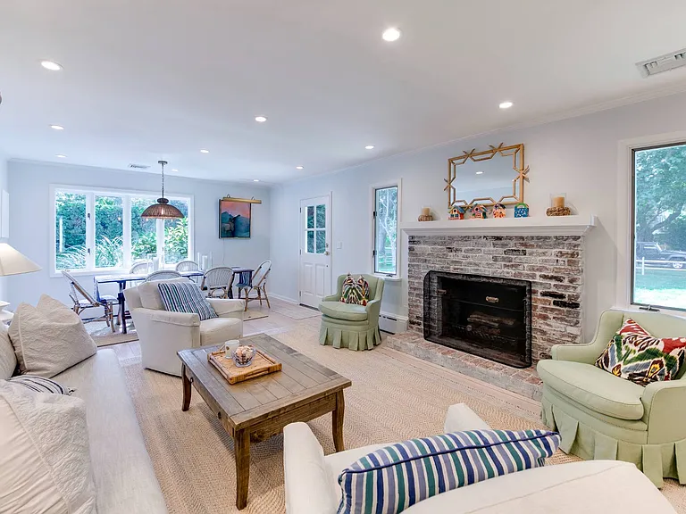 84 Meadow Way — Photo 6