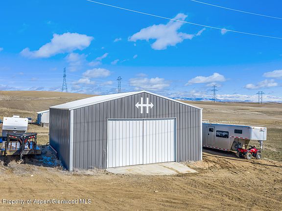 3rd image of 275 Roberts Rd