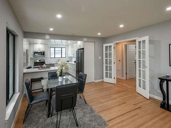 4th image of 549 Theresa Dr