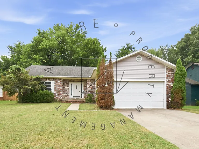 2559 W Arthur Hart St — Photo 2