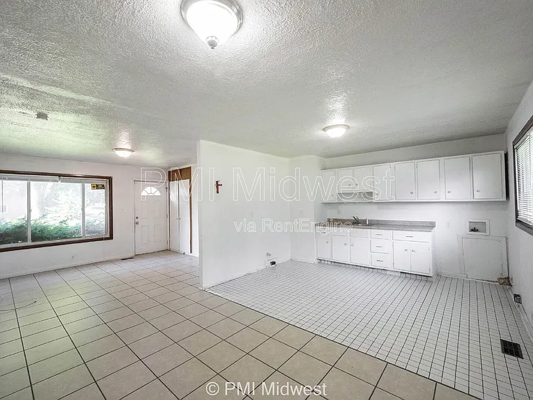 8124 E 37th Pl — Photo 7