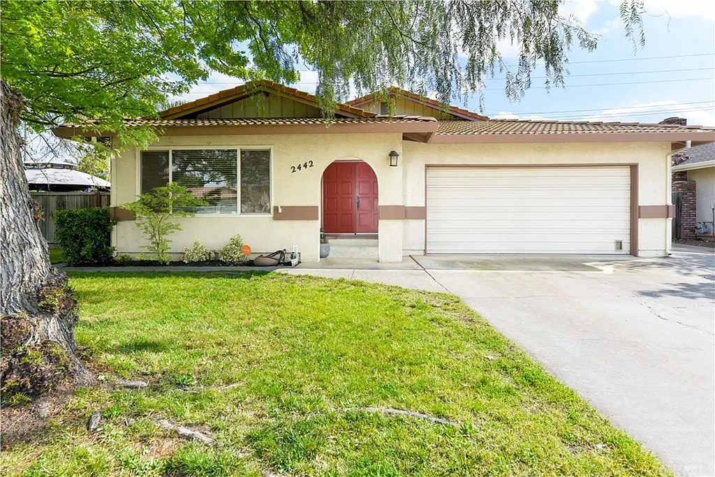 2442 Brodalski St photo 1