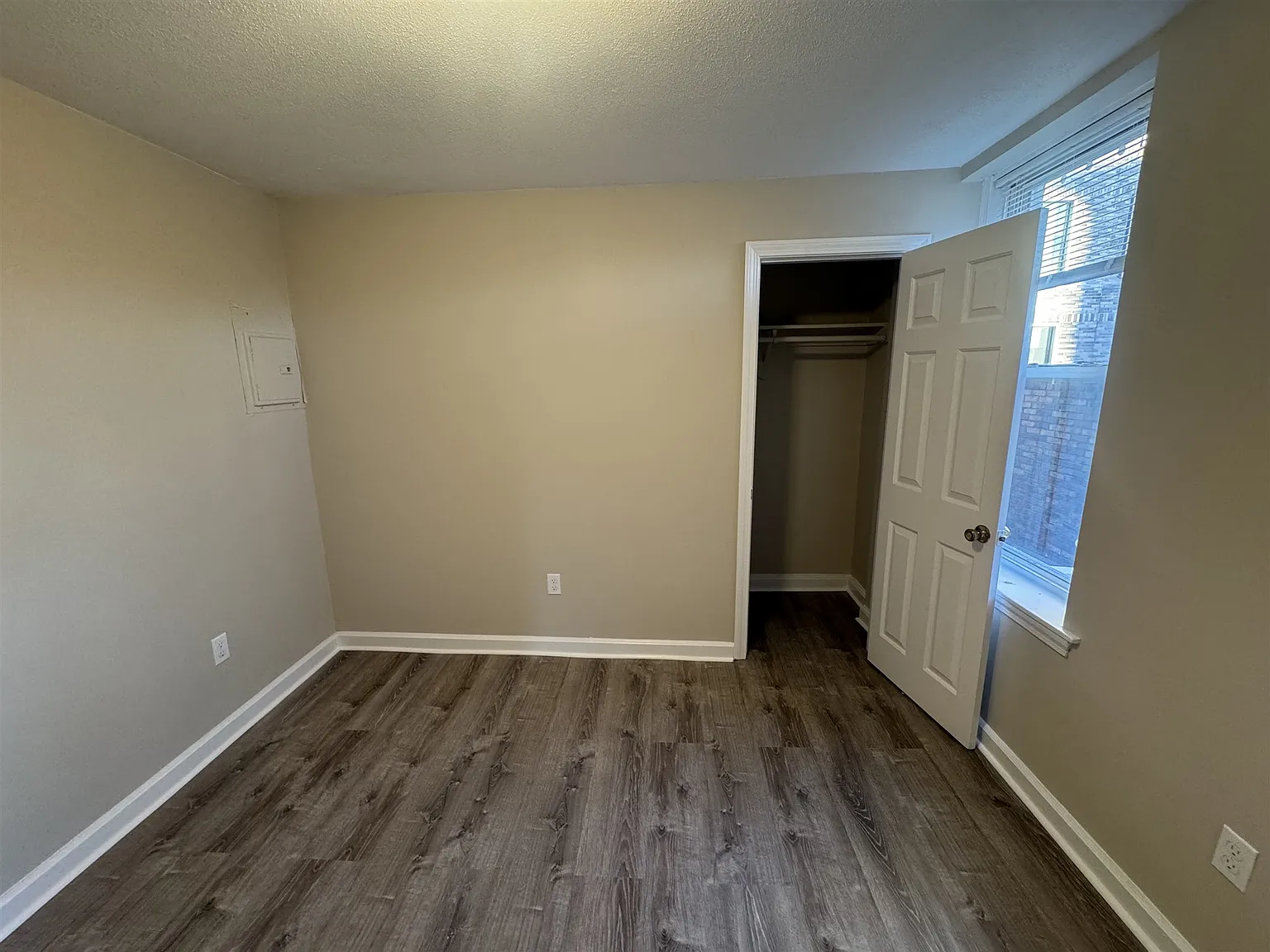 3 bed, 1000 sqft, $3,700 — Photo 2