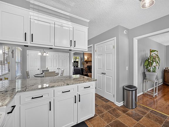 5th image of 111 Bunker Dr