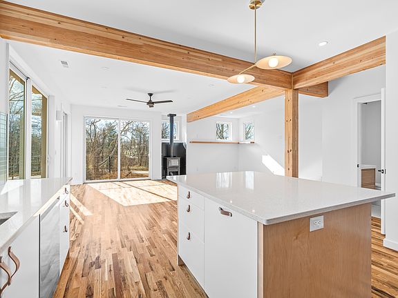 3rd image of 173 Houston Cir