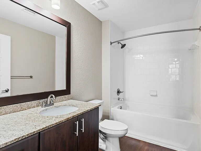 Cottonwood Bayview Bathroom