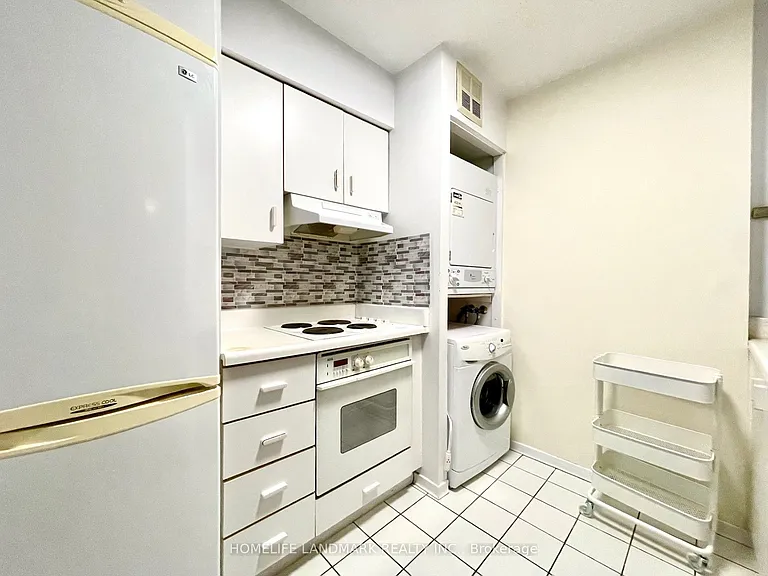 1055 Bay St #613 — Photo 6