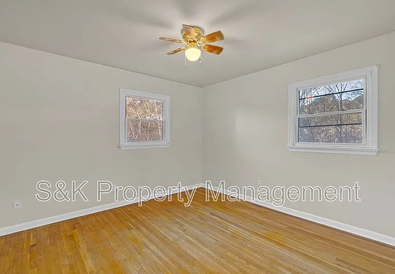 350 Hughes Dr — Photo 16