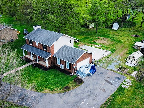2nd image of 1905 Claymont Dr