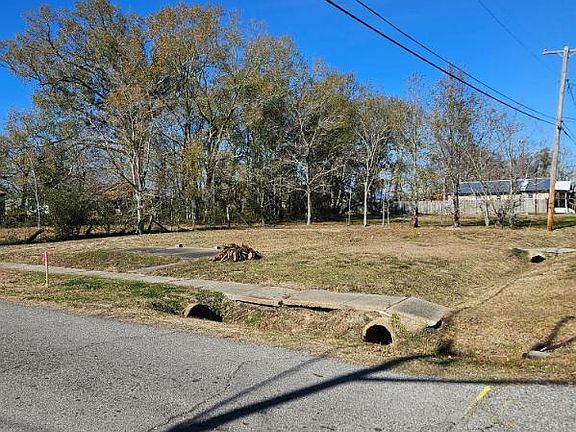 4th image of E Jefferson Davis Ave