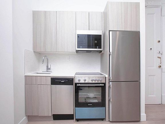 3rd image of 151 W 119th St APT 2F