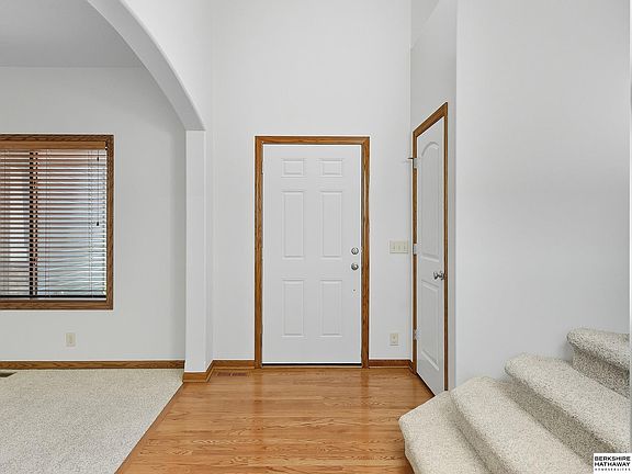 5th image of 18424 Howard St