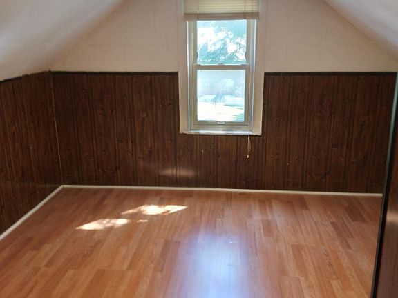 5th image of 8803 Orchard Ave