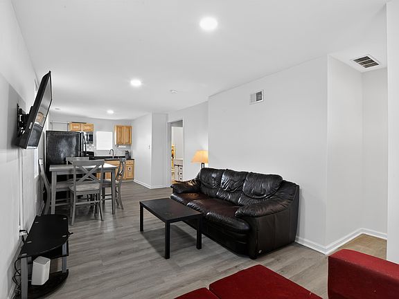 3rd image of 230 W Magnolia Ave #1